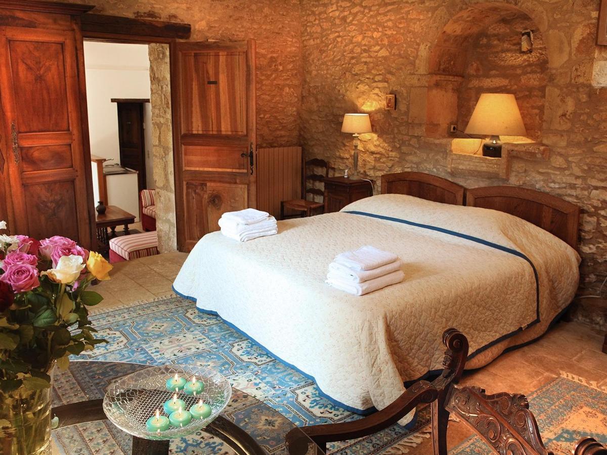 Chambres D'Hotes Avec Piscine La Rossillonie Бейнак-э-Казенак Номер фото