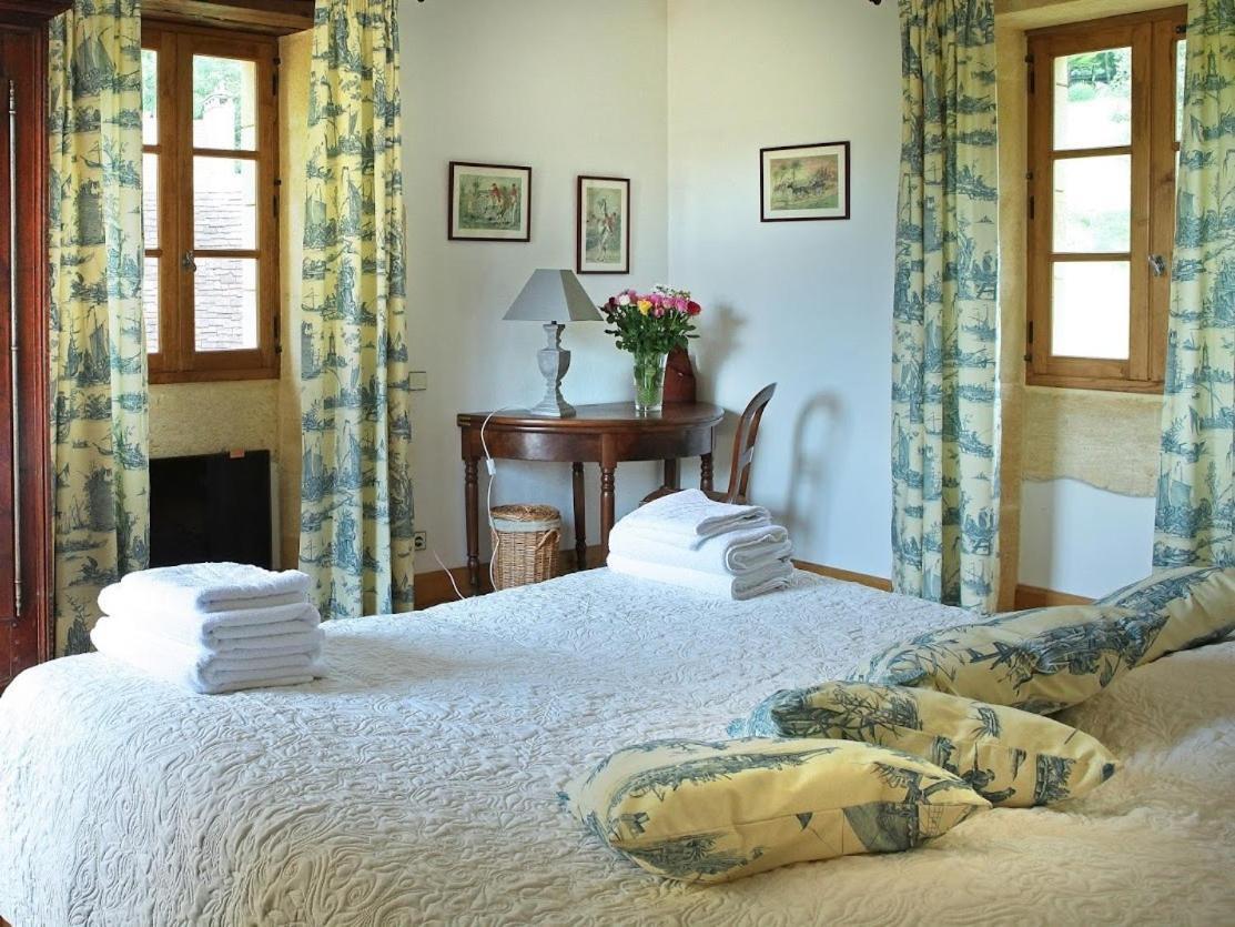 Chambres D'Hotes Avec Piscine La Rossillonie Бейнак-э-Казенак Номер фото