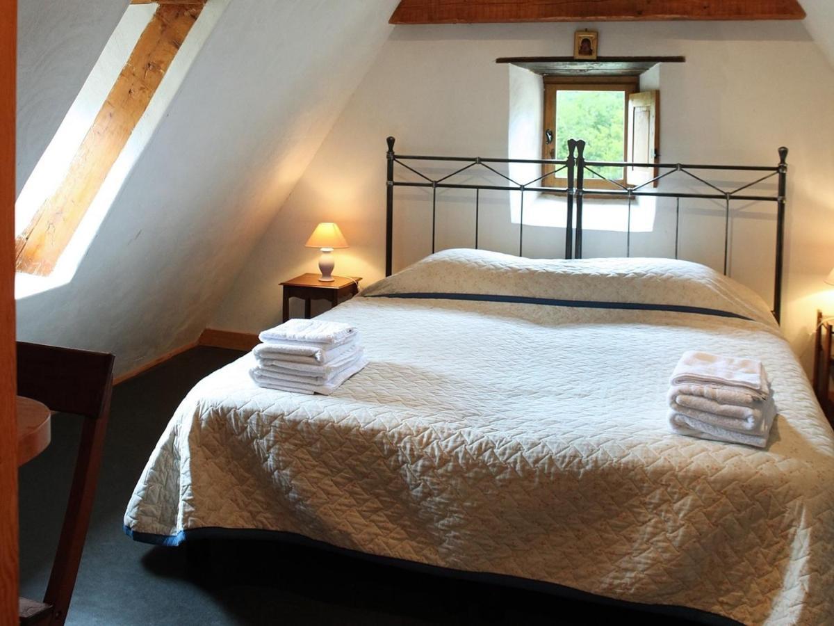 Chambres D'Hotes Avec Piscine La Rossillonie Бейнак-э-Казенак Номер фото