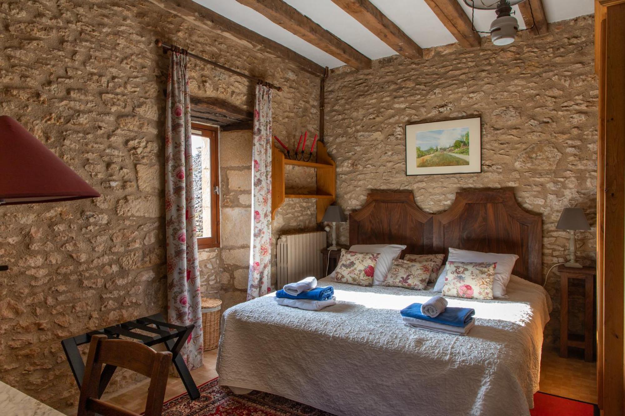 Chambres D'Hotes Avec Piscine La Rossillonie Бейнак-э-Казенак Номер фото