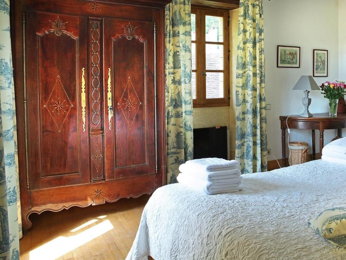 Chambres D'Hotes Avec Piscine La Rossillonie Бейнак-э-Казенак Номер фото