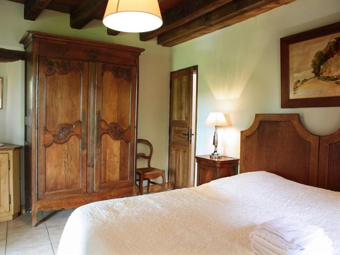 Chambres D'Hotes Avec Piscine La Rossillonie Бейнак-э-Казенак Номер фото