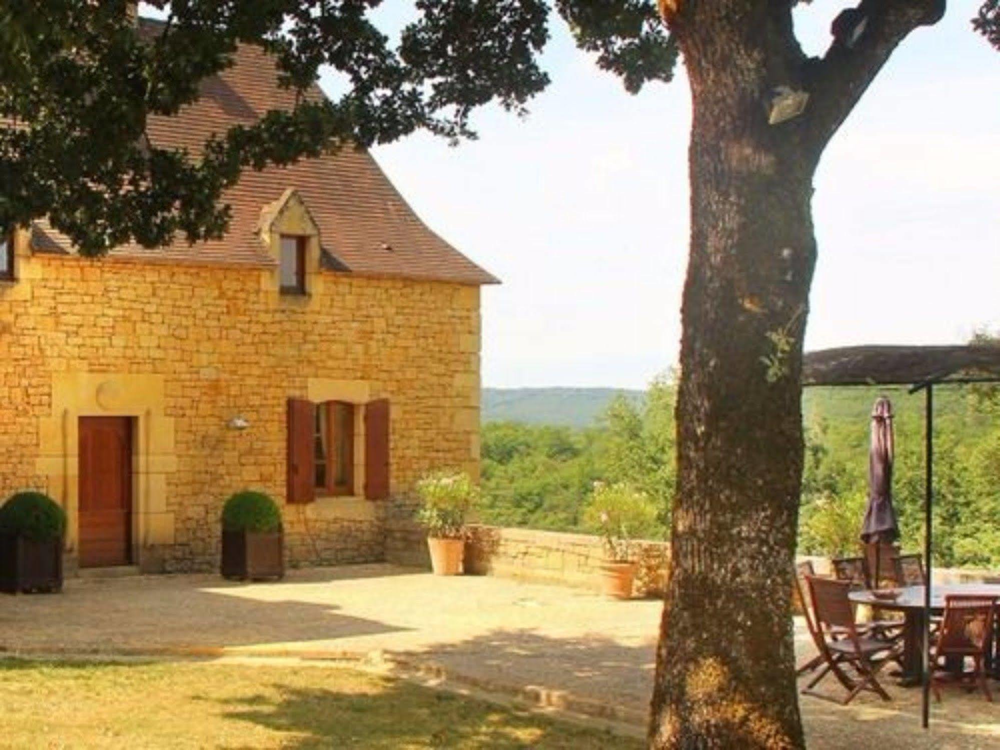 Chambres D'Hotes Avec Piscine La Rossillonie Бейнак-э-Казенак Экстерьер фото