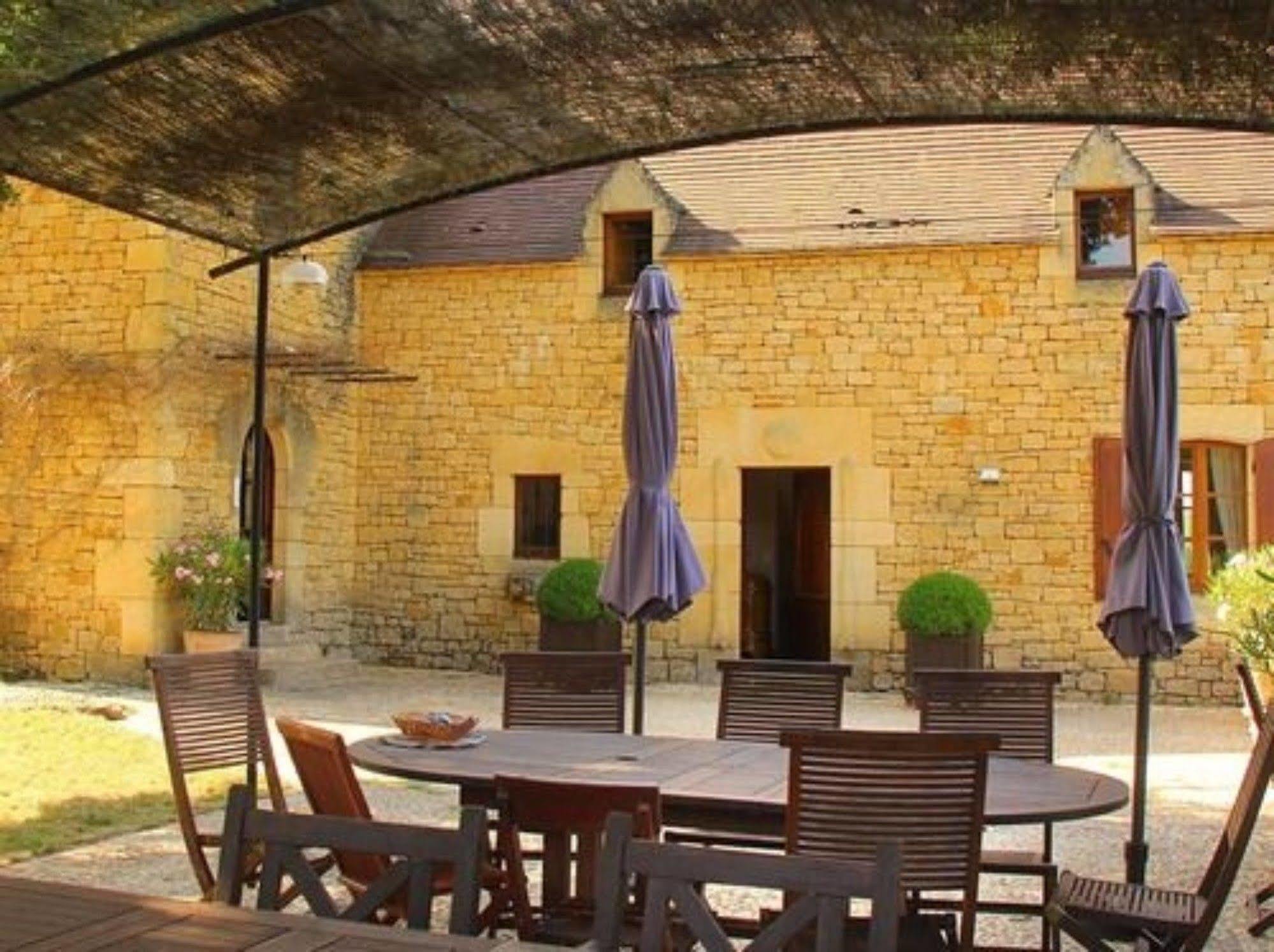 Chambres D'Hotes Avec Piscine La Rossillonie Бейнак-э-Казенак Экстерьер фото